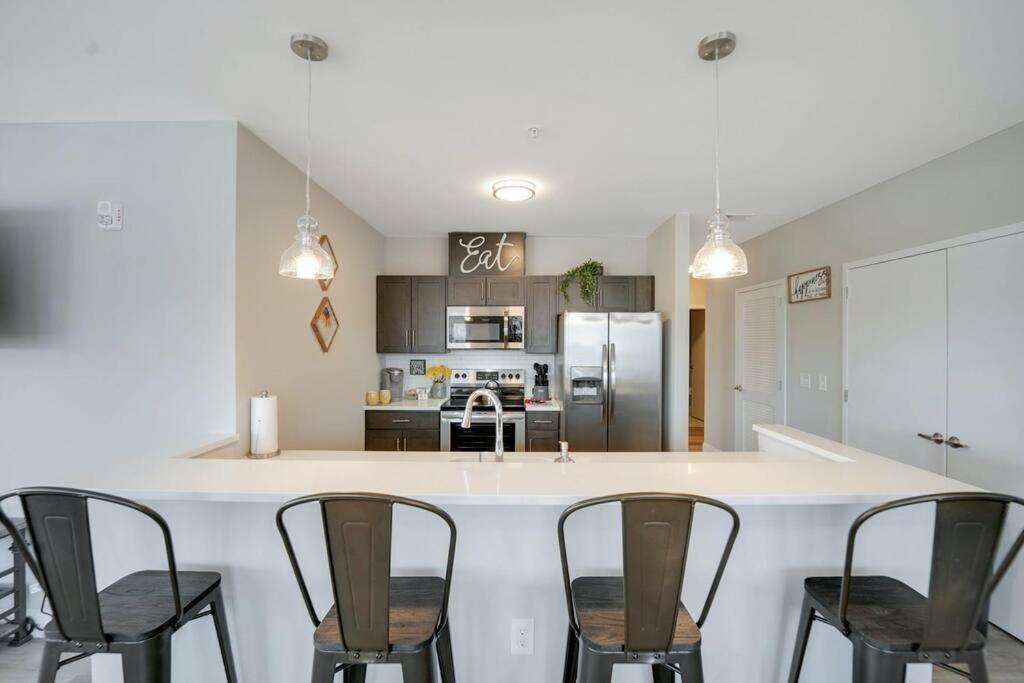 Beautiful 2Br Apt/Ewr Airport/King /Free Parking Newark Eksteriør billede