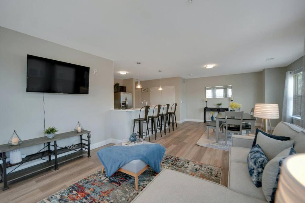 Beautiful 2Br Apt/Ewr Airport/King /Free Parking Newark Eksteriør billede