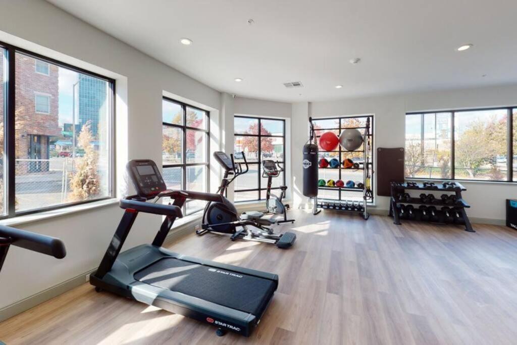 Beautiful 2Br Apt/Ewr Airport/King /Free Parking Newark Eksteriør billede
