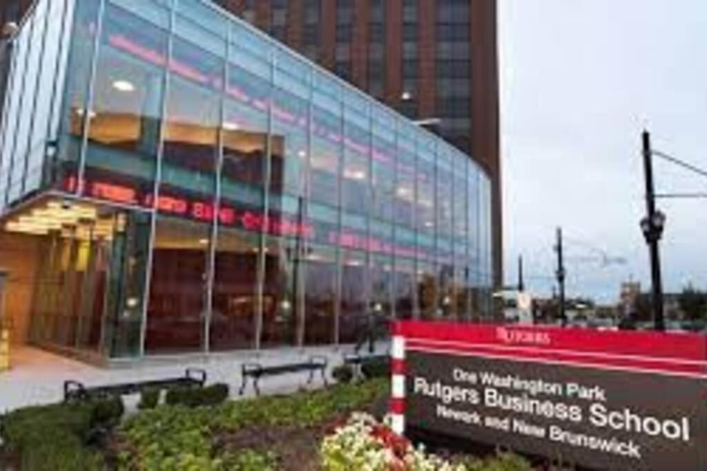 Beautiful 2Br Apt/Ewr Airport/King /Free Parking Newark Eksteriør billede