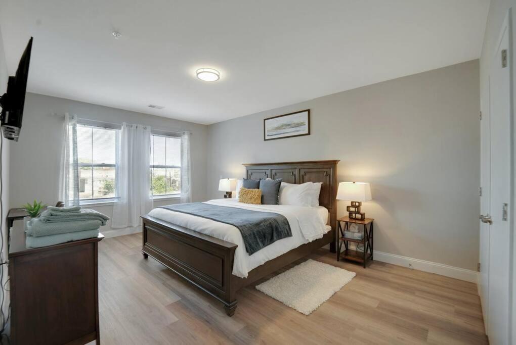 Beautiful 2Br Apt/Ewr Airport/King /Free Parking Newark Eksteriør billede