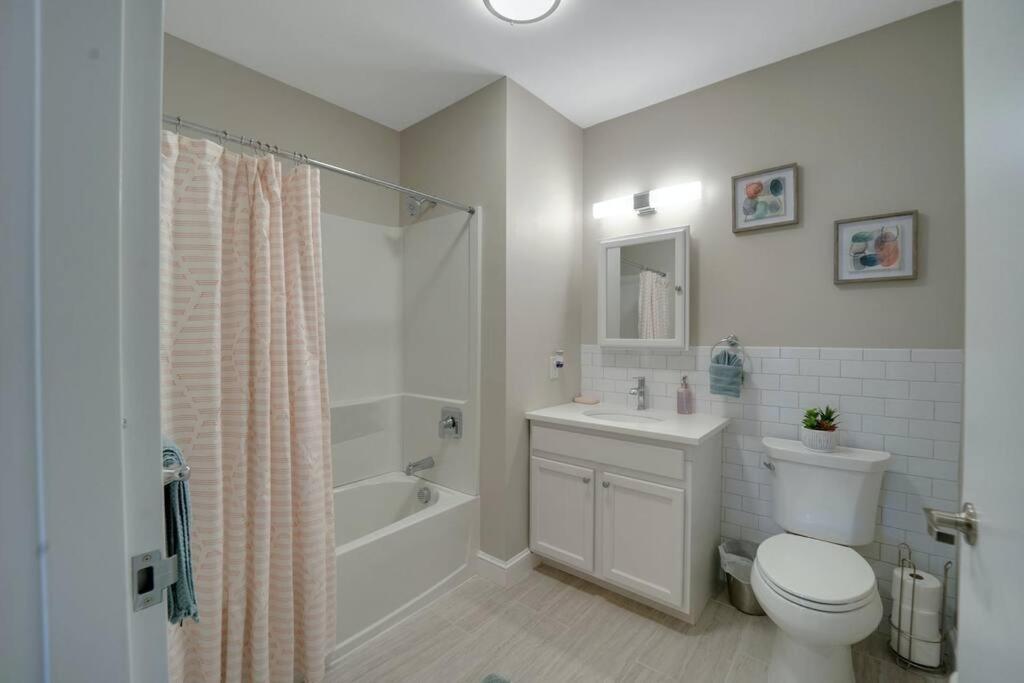 Beautiful 2Br Apt/Ewr Airport/King /Free Parking Newark Eksteriør billede
