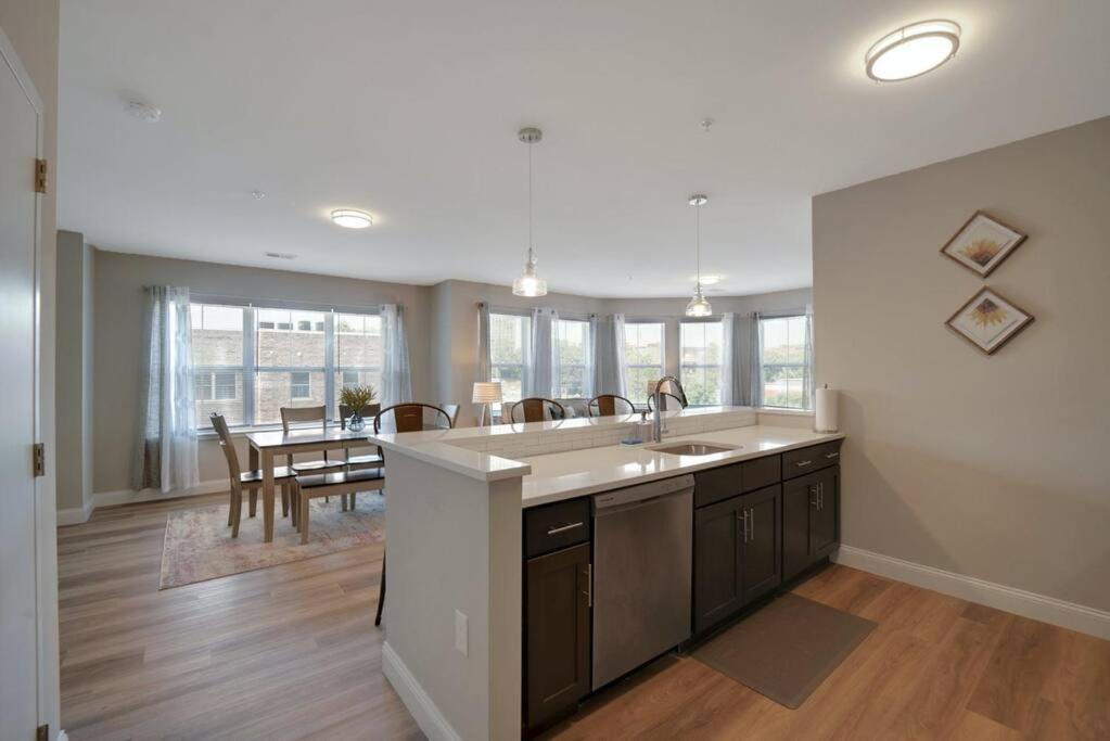Beautiful 2Br Apt/Ewr Airport/King /Free Parking Newark Eksteriør billede